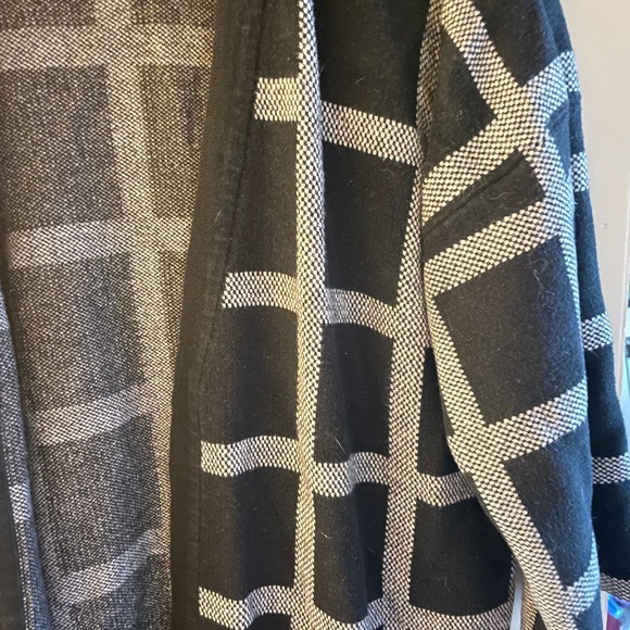 Carmen Marc Valvo Flannel Plaid Open Cardigan Black Cream Women's Size  Small - Picture 2 of 4